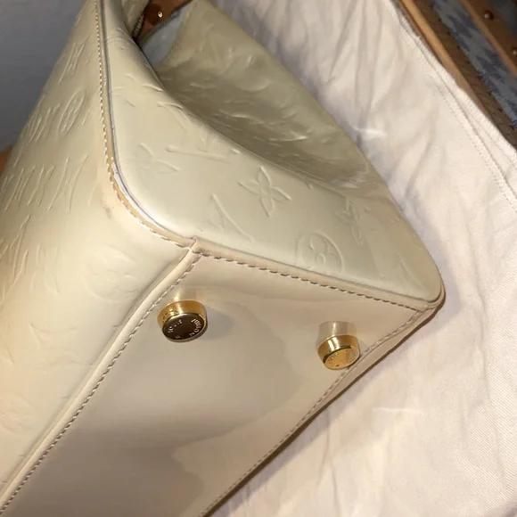 Authentic Louis Vuitton Vernis brea GM cream marshmallow tote everyday bag - Picture 7 of 15